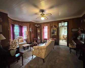 Old Hardy Town - Large Victorian-Style 4 Bedroom Home - Near Spring River - Hardy - Sala de estar