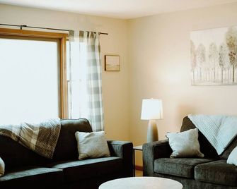 Charlotte's Cove - Right in the Heart of Amish Country - Millersburg - Sala de estar