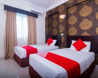 OYO 528 Andaman Sea Hotel - Teluk Bahang - Bedroom
