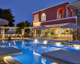 Blue Sea Hotel - Kamari - Pool