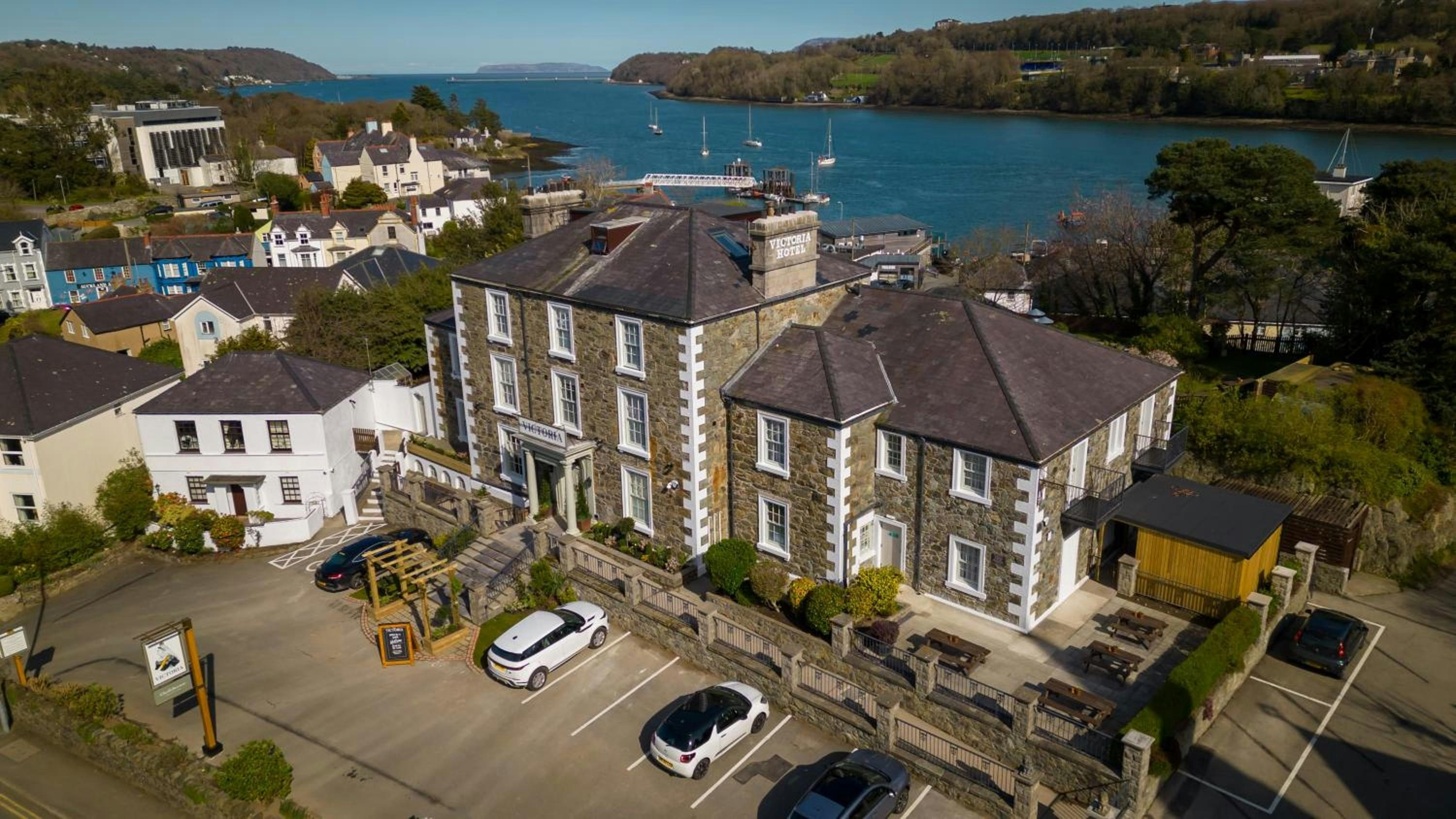 Victoria Hotel Menai Bridge - Menai Bridge - Building