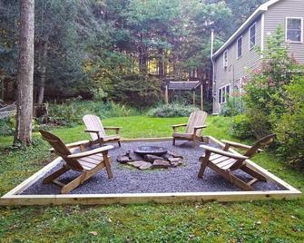 Secluded Streamside Home with Hot Tub - Margaretville - Patio