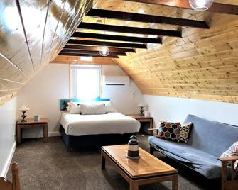 The Anchorage Motel - Pacific City - Bedroom