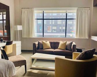 Room in luxurious downtown property - St. John's - Living room
