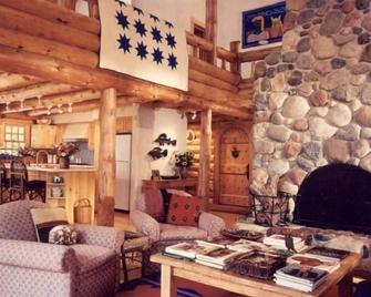 40 Acre Wooded Retreat Overlooking Lake Pepin With Lakefront - Maiden Rock - Sala de estar