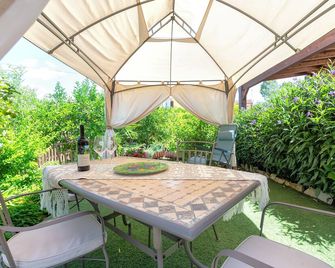 Room 'Mirto' with Shared Terrace, Wi-Fi and Air Conditioning - Santa Maria Coghinas - Patio