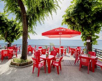 Sereno Camping Holiday - Moniga del Garda - Patio