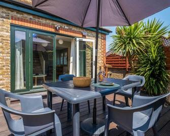 On the Strand - Rye - Patio