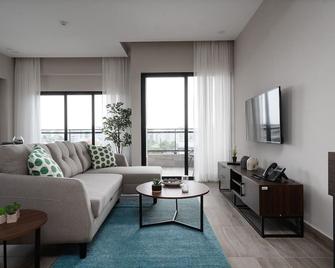 Luxury 2br | Pool Gym. | Piantini-Yellowkey - Santo Domingo - Living room