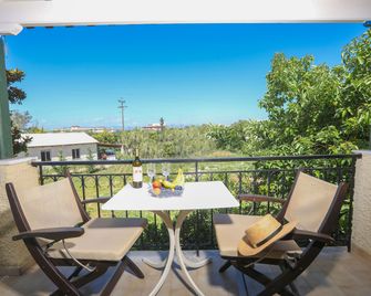 The Mayflower Studios & Apartments - Moraitika - Balcon