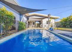 Tropical Guesthouse with Pool - Palmerston - Pool