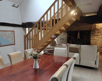 Maison Bretonne Familiale - vue Nature - Redon - Dining room