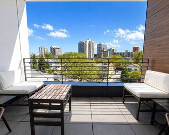 East Side Luxury 1BR Apt - Near Brady St with Balcony and Lounge - 密爾沃基 - 陽台