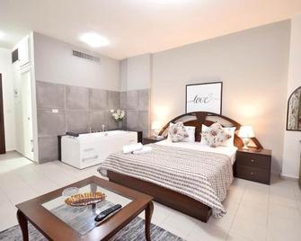 Nine Seven Hotel - Jounieh - Bedroom