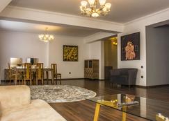 Apartment in Nizami street Fountain Square - Baku - Living room