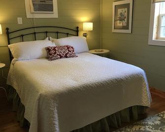 Charming, Renovated Farmhouse, Wifi, 7 Min To Memphis, Pet - West Memphis - Bedroom
