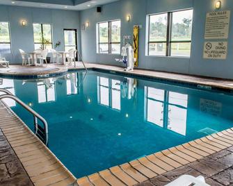 Comfort Inn & Suites - Franklin - Zwembad