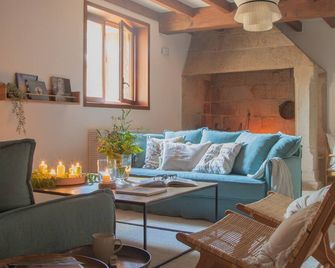 Refurbished Rural House With Beautiful Rooms - Catoira - Sala de estar