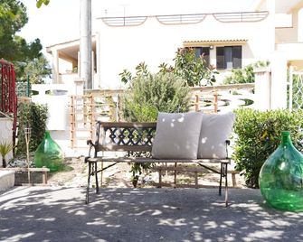 Il Colibrì - Villa A Pochi Passi Dal Mare - Pulsano - Innenhof