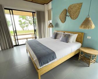 2BR ensuite Beachfront Luxurious Villa w/ private swimming pool - Santa Ana - Bedroom