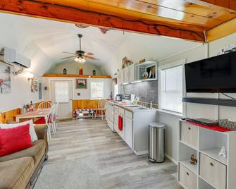 Paris Vacation Rental about 22 Mi to Mount Magazine! - Paris - Cocina