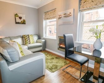 Grayz Studio - Lincoln - Living room