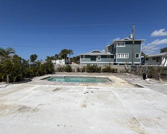 camping Paradise sunset lot with pool - Fort Myers Beach - Pool