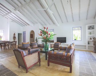 Stunning Villa in a Private Island with Outdoor Infinity Pool - Ahangama - Living room