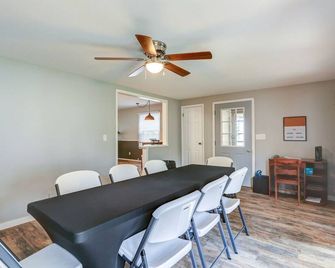 Great neighborhood! 3 bed 2 full bath close to shopping, restaurants, U of I - Champaign - Dining room