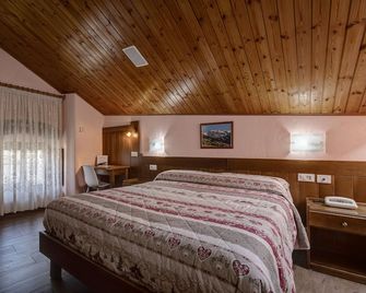Hotel Cecchin - Aosta - Bedroom