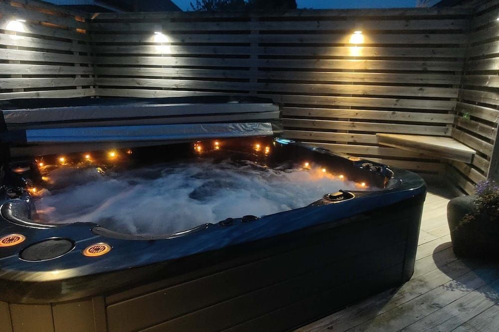 Modern Villa with Hot Tub & Sauna Near Stockholm - Stockholm