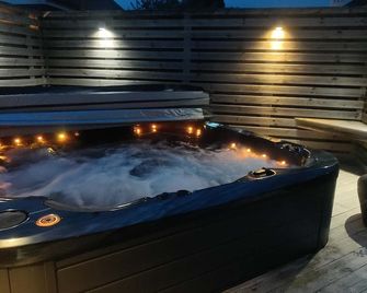 Modern Villa with Hot Tub & Sauna Near Stockholm - Estocolmo