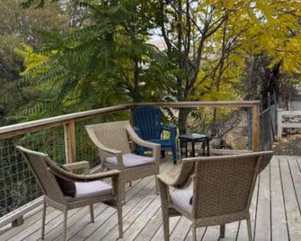 Riverfront Property Deschutes River House - Maupin - Balcón