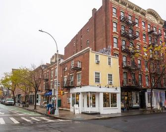 Premium West Village 1BR w/ High Ceilings, Skylight & W/D, by Blueground - New York - Building