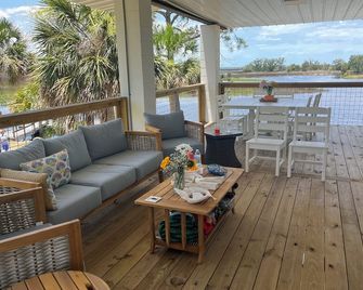 Fish Creek's Rustic Roost - sleeps 15 - Perry - Balcone