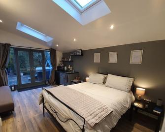 Luxury Retreat with private Hot tub at Broad House Farm Worcestershire - Droitwich - Bedroom