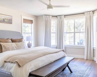 Luxe Leisure: Hot Tub, Pool, & Serenity | Ash Farm - La Grange - Ložnice