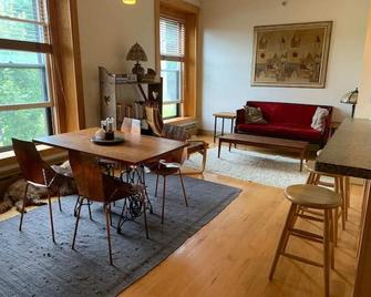 Cozy Apartment in Hardwick Village (3B) - Hardwick - Comedor