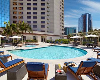 Hilton Long Beach Hotel - Long Beach - Bể bơi