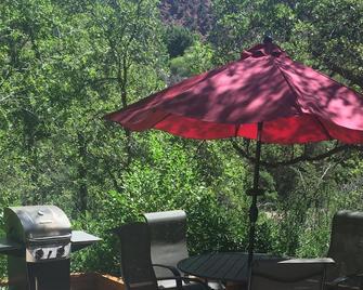 Cabin apartment on Gold Medal Waters! - Glenwood Springs - Patio
