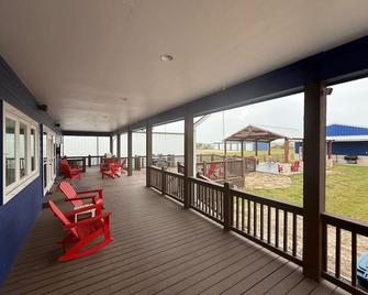 Turtle Bay Lodge Great for Large Gatherings - Port O'Connor - Balcón