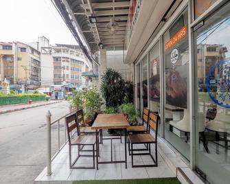 OYO 75362 Swagath Home - Bangkok - Balcony