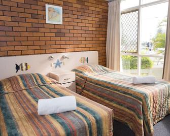 Northpoint Holiday Apartments - Alexandra Headland - Bedroom