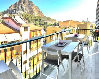 Ma&Mi Guest House - צ'פאלו - מרפסת