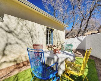 Peaceful and Historic Home in Patagonia! - Patagonia - Patio