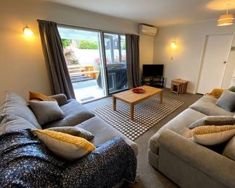 Chamberlain House - 3 bedroom house by Manly beach - Whangaparaoa - Sala de estar