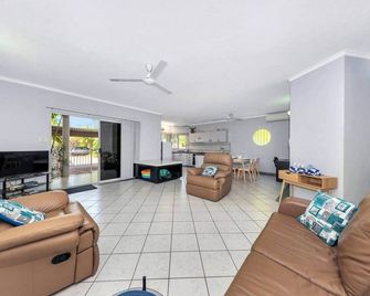 Nightcliff Foreshore Getaway - Mckay Gardens - Jingili - Pokój dzienny