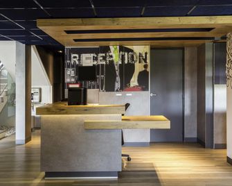 Ibis Budget Versailles Château Saint Cyr - Saint-Cyr-l'École - Bâtiment