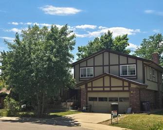Spacious 4-bedroom house in amazing Denver DTC area close to lots of amenities - Denver