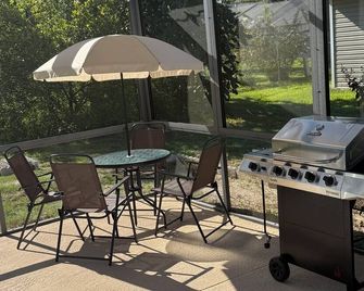 Private Studio with Pool Access near Springs - Spring Hill - Patio